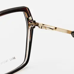 خرید عینک طبی زنانه پروانه ای با فریم قهوه ای رنگ و تک کاوره مدل 8652 | فروشگاه آرکوشاپ