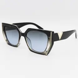 خرید عینک آفتابی زنانه با فریم رنگ مشکی طرح‌دار و لنز سایه روشن Valentino مدل 9794 | فروشگاه آرکوشاپ