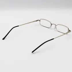 خرید عینک مطالعه خودکاری باکیفیت با نمره +2.00، فریم نقره ای و قاب سفید | فروشگاه آرکوشاپ