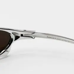 خرید عینک آفتابی اوکلی با فریم نقره ای رنگ، لنز آینه ای و آبی رنگ مدل W2236 | فروشگاه آرکوشاپ