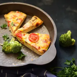 تابه چدنی آبندی شده خالص بدون روکش شیمیایی (چدن روسی ماهیتابه ماهی تابه چدنی روس) تابه ووک چدن . تابه گریل ووک . قابلمه چدنی . ماهیتابه چدنی . سرویس چدنی . ظروف چدنی آقای سنگی