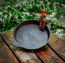 تابه چدنی آبندی شده خالص بدون روکش شیمیایی (چدن روسی ماهیتابه ماهی تابه چدنی روس) تابه ووک چدن . تابه گریل ووک . قابلمه چدنی . ماهیتابه چدنی . سرویس چدنی . ظروف چدنی آقای سنگی