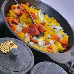 تابه چدنی آبندی شده خالص بدون روکش شیمیایی (چدن روسی ماهیتابه ماهی تابه چدنی روس) تابه ووک چدن . تابه گریل ووک . قابلمه چدنی . ماهیتابه چدنی . سرویس چدنی . ظروف چدنی آقای سنگی