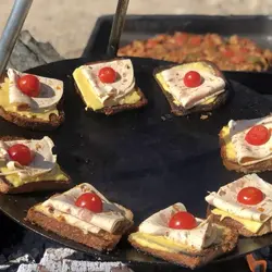 ساج چدنی آبندی شده 48 سانتی دسته دار ساج نان پزی چدن خالص بدون روکش شیمیایی (ساچ روسی ظرف چدنی) ظروف کوهنوردی و طبیعتگردی و ظروف سفری | ساج ووک چدنی تابه ووک چدنی . ماهیتابه چدنی . قابلمه چدنی