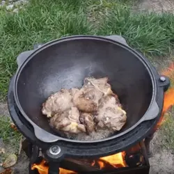 قازن چدن خالص بدون روکش شیمیایی 10 لیتری (چدن روسی پاتیل غازن قابلمه دیگ چدنی) ظرف کوهنوردی