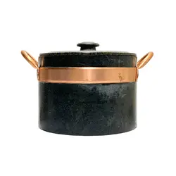 دیگ سنگی ۴ نفره با دستگیره مسی مدل رویال صادراتی سوپر پلاس A2 | دیزی سنگی | قابلمه سنگی | هدیه تولد | هدیه روز مادر | هدیه ولنتاین | جهیزیه عروس | کادویی روز مادر | ظروف سنگی آقای سنگی | ظروف آنتیک و کلکسیونی | قابلمه سنگی لوکس و لاکچری | هدیه روز زن