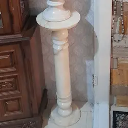 میز سنگی و پایه سنگی (قرارگیری گلدان و مجسمه و دکوری) مرمر سفید | هدیه تولد | جهیزیه عروس | کادویی | ظروف سنگی آقای سنگی | ظروف آنتیک و کلکسیونی