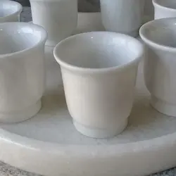 سِت قهوه خوری سنگی و یا چای خوری سینی و فنجان سنگی سفید زیبا | هدیه تولد | جهیزیه عروس | کادویی | ظروف سنگی آقای سنگی | ظروف آنتیک و کلکسیونی