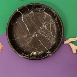 بشقاب گرد سنگی مشکی رگه دار،مدل لبه دار،سنگ طبیعی،مقاومت بالا،تک و خاص | هدیه تولد | جهیزیه عروس | کادویی | ظروف سنگی آقای سنگی | ظروف آنتیک و کلکسیونی