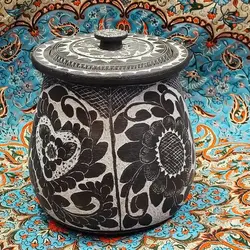 دیگ سنگی قلم زنی طرح گل برگ پیچشی | دیزی سنگی آقای سنگی | قابلمه سنگی | ظروف سنگی طب سنتی درمان کم خونی