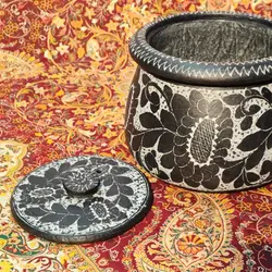 دیگ سنگی 6 نفره قلم زنی شده | دکوری سنگی | ظروف سنگی آقای سنگی | سرویس قابلمه سنگی | ظروف سالم آشپزی طب سنتی | دیزی سنگی