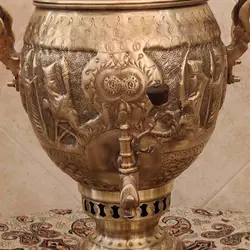 سماور ذغالی برنجی ۶ لیتری قلم دست هخامنش آنتیک کد ۱۲۰۵