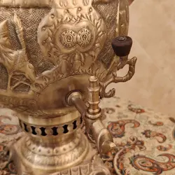سماور ذغالی برنجی ۶ لیتری قلم دست هخامنش آنتیک کد ۱۲۰۵