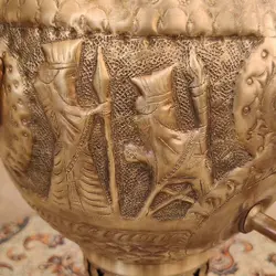 سماور ذغالی برنجی ۶ لیتری قلم دست هخامنش آنتیک کد ۱۲۰۵
