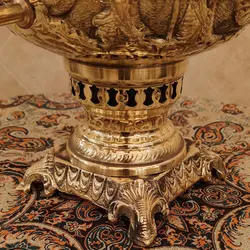 سماور زغالی برنجی ۸ لیتری قلم دست برجسته هخامنش زرد کد ۱۲۵۶