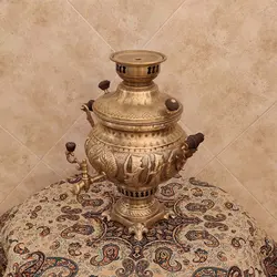 سماور ذغالی برنجی ۸ لیتری قلم دست برجسته هخامنش آنتیک کد ۱۲۵۷