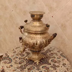 سماور ذغالی برنجی ۸ لیتری قلم دست برجسته هخامنش آنتیک کد ۱۲۵۷