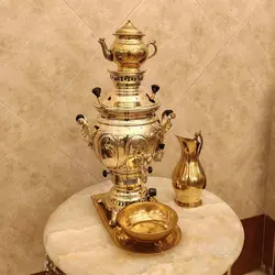 سماور برنجی گازی ۸ لیتری ساده زرد با سرویس کد ۱۳۵۱s