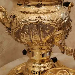 سماور برنجی گازی ۸ لیتری طرح هخامنش قلم زرد با سرویس