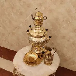 سماور برنجی گازی ۸ لیتری طرح هخامنش قلم زرد با سرویس