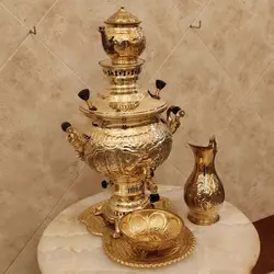 سماور برنجی گازی ۸ لیتری طرح هخامنش قلم زرد با سرویس