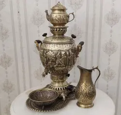 سماور گازی برنجی ۶ لیتری قلم دست برجسته هخامنش آنتیک با سرویس کد ۱۳۰۲S