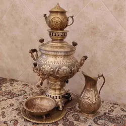 سماور برنجی گازی قلم دست مدل شیر و خورشید ۸ لیتری آنتیک با سرویس کد ۱۳۵۴s