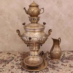 سماور برنجی گازی قلم دست مدل شیر و خورشید ۸ لیتری آنتیک با سرویس کد ۱۳۵۴s