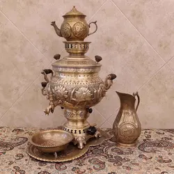 سماور برنجی گازی قلم دست مدل شیر و خورشید ۸ لیتری آنتیک با سرویس کد ۱۳۵۴s