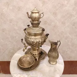 سماور برنجی گازی ۸ لیتری هخامنش آنتیک با سرویس کد ۱۳۵۶s