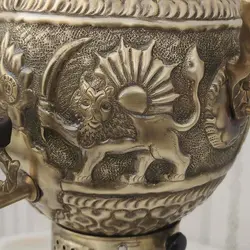 سماور گازی برنجی ۶ لیتری قلم دست برجسته شیر و خورشید آنتیک کد ۱۳۰۳