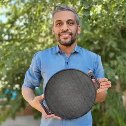 تابه استیک پز چدنی گرد گریل چدنی آبندی شده . بدون روکش . ووک چدنی صفحه گریل چدنی آقای سنگی تابه گریل چدن خالص جهیزیه