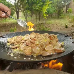 ساج چدنی خالص 33 سانتی | ساج نان پزی چدن خالص بدون روکش شیمیایی (ساچ روسی ظرف چدنی) ظروف کوهنوردی و طبیعتگردی و ظروف سفری | ساج ووک چدنی تابه ووک چدنی . ماهیتابه چدنی . قابلمه چدنی | ساج چدنی | ساج سفری | ظروف چدنی اصل | ساج چدن خالص