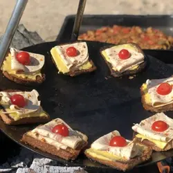 ساج نان پزی بدون دسته ، ساج چدن خالص بدون روکش شیمیایی (ساچ روسی ظرف چدنی ، ساج سفری ، ساج کوهنوردی)