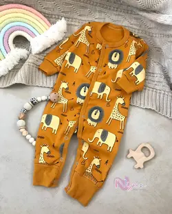 سرهمی نوزادی زرافه و شیر