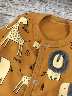 سرهمی نوزادی زرافه و شیر