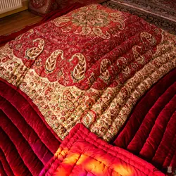 لحاف کرسی دست دوز ترمه طرح نسترن رنگ قرمز