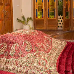 لحاف کرسی دست دوز ترمه طرح نسترن رنگ قرمز