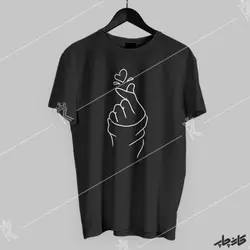 چاپ طرح روی تی شرت دست قلب بی تی اس BTS