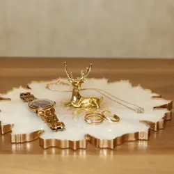 استند اکسسوری تمام رزینی به همراه ورقه‌های طلا