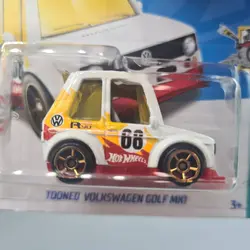 ماکت ماشین فلزی برند هات ویلز اورجینال مدل Tooned Volkswagen Golf Mk1