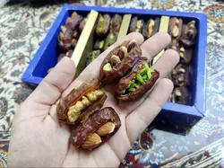 خرمای پیارم 4 مغز جعبه لوکس 550گرمی حاوی 56 دانه خرما