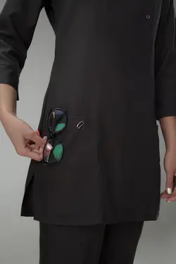 اسکراب و شلوار زنانه مدل سه دکمه پارچه ترگال - روپوش پزشکی کاروان