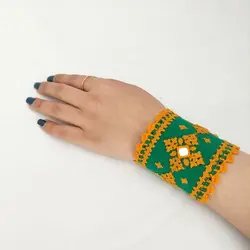 دستبند سوزن‌دوزی بلوچی زرخاتون