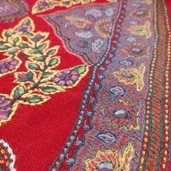 رومیزی پته دوزی نخ گیاهی 90 سانتی قرمز
