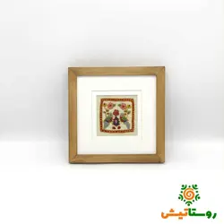 تابلو پته دوزي قاب شده طرح گل و طوطی