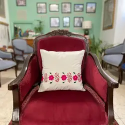 کاور کوسن گلدوزی طرح گل ریسه سرخابی