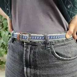 کمربند دستبافت وریس سرمه‌ای-کرم طرح شیردنگ