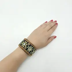 دستبند سوزن‌دوزی بلوچی امبشک