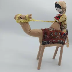 عروسک دست‌ساز بومی دختر شتر‌سوار کرم